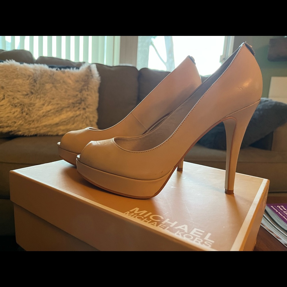 MICHAEL Michael Kors York Platform Nude Heels Size 7